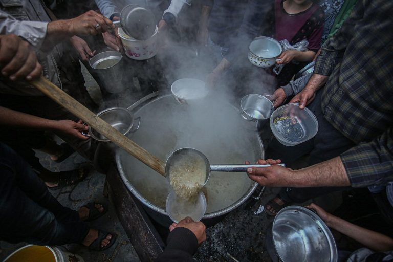 belief, charity, faith, food, free food, holy month of ramadan, month of ramadan, ramadan, religion, shejaiya, walid al-hattab distribute, palestine, gaza, news, charity, charity, charity, charity, charity, ramadan, gaza, gaza